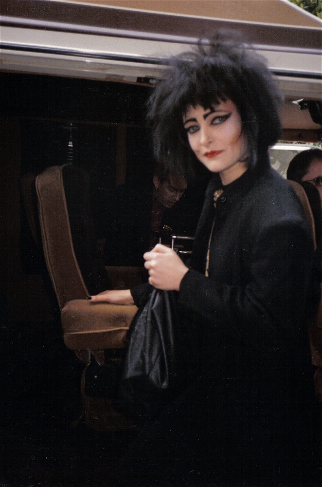 80s Fashion Goth: A Comprehensive Guide About Goth 80s Fashion - Tablogy