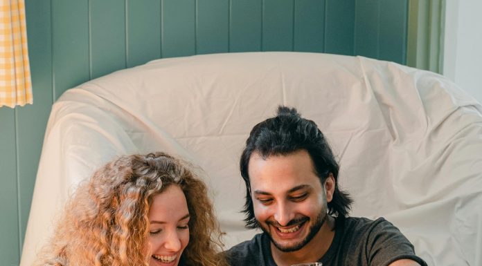 Navigating Disagreements with Mutual Respect: Couples Moving into a New Home Navigating