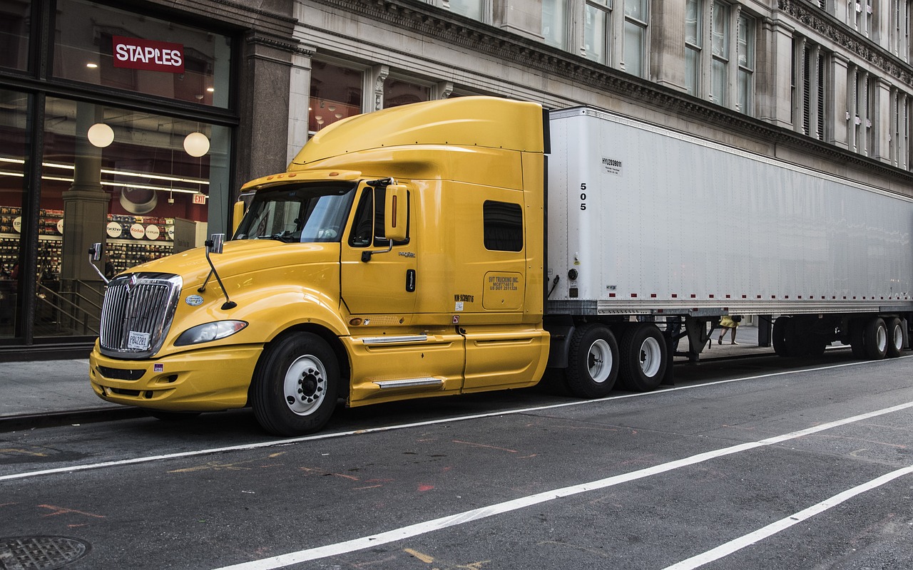 OTR Jobs vs. Local Trucking Jobs: Which is Better for You? Trucking Jobs